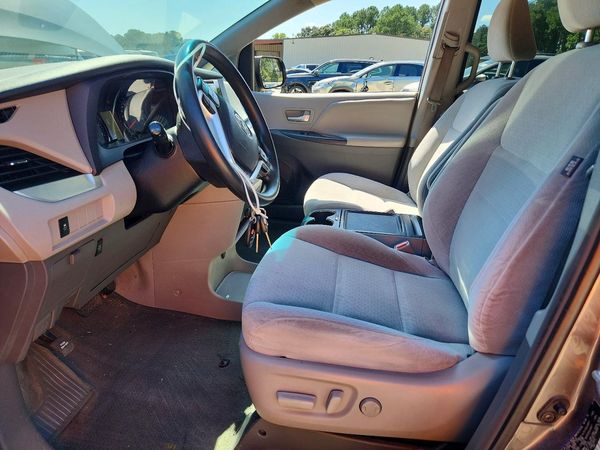 2016 TOYOTA SIENNA
