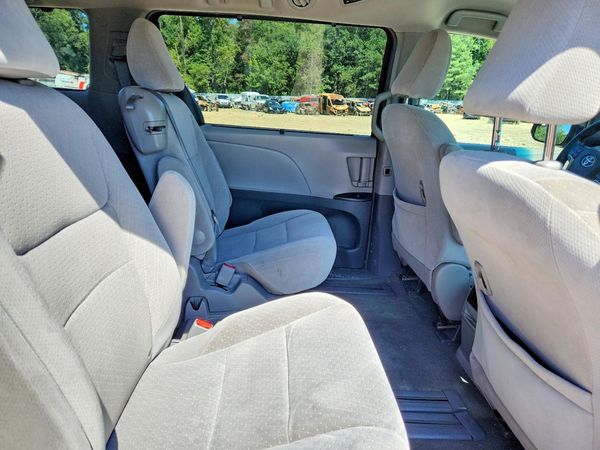 2016 TOYOTA SIENNA