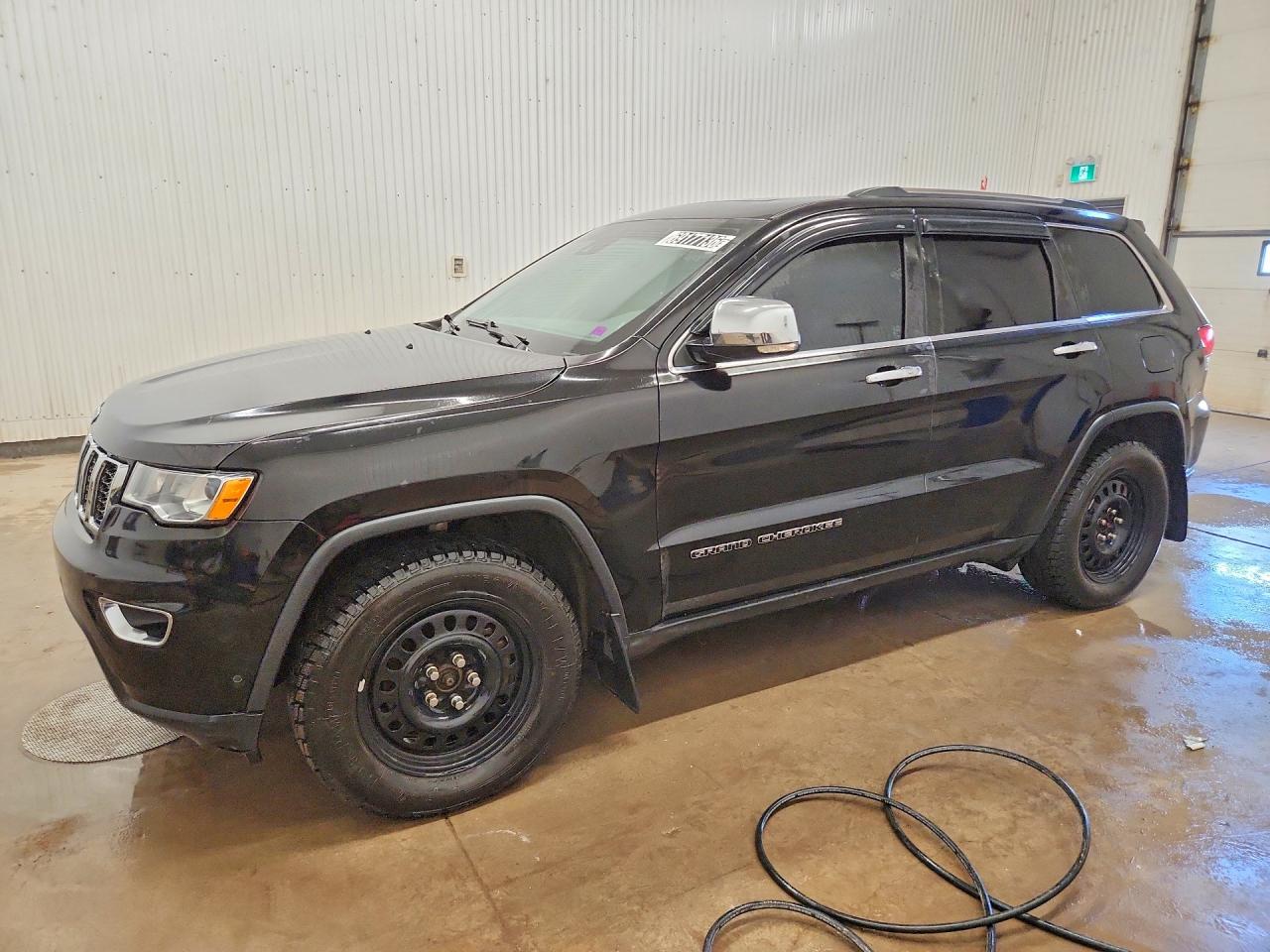 2018 JEEP GRAND CHEROKEE Limited — Front 3/4
