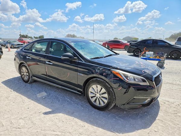 2016 HYUNDAI SONATA GL (Middle-Low) — Passenger 3/4