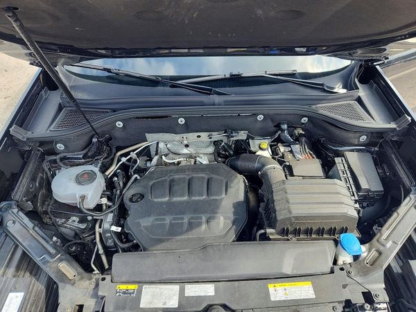 2025 VOLKSWAGEN ATLAS 4Motion SE — Engine bay