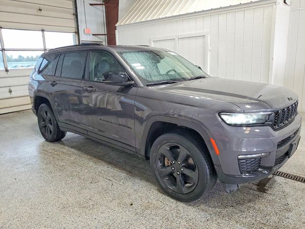 2023 JEEP GRAND CHEROKEE Limited — Passenger 3/4