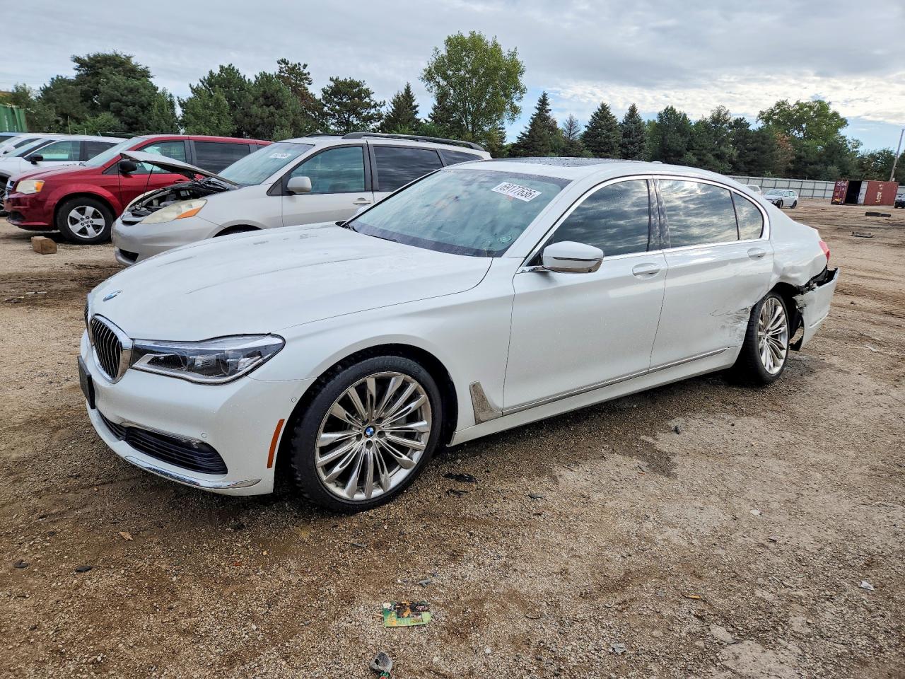 2016 BMW 750 xDrive — Front 3/4