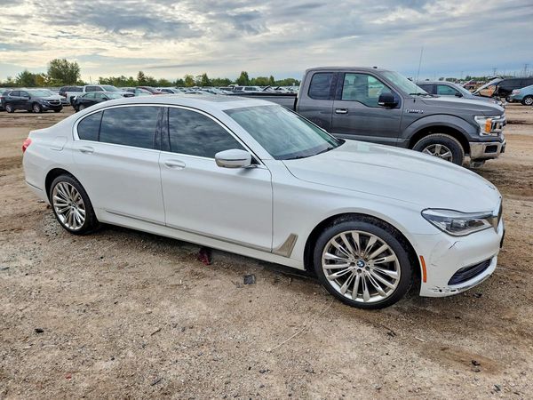 2016 BMW 750 xDrive — Passenger 3/4