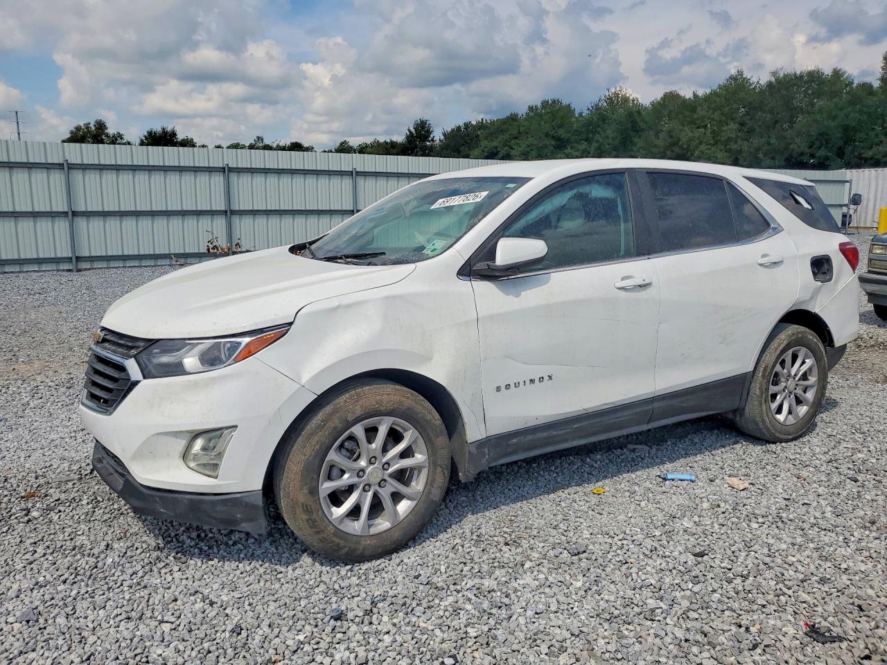 2021 CHEVROLET EQUINOX LT (1LT) — Front 3/4