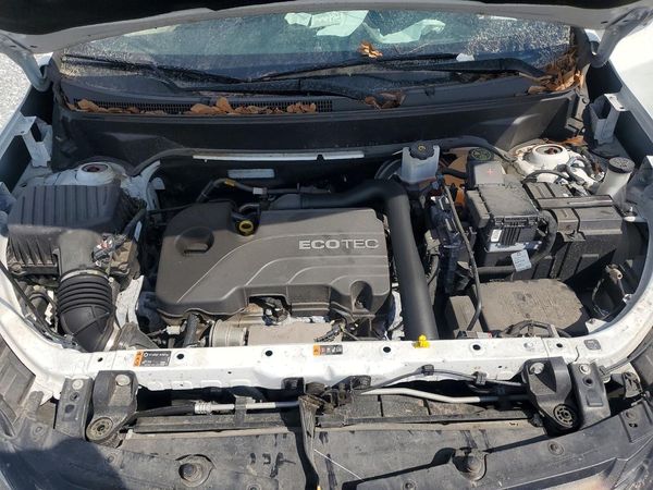 2021 CHEVROLET EQUINOX LT (1LT) — Engine bay