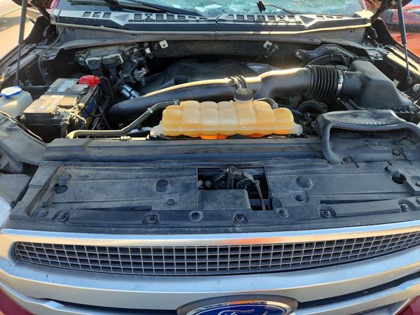 2018 FORD F150 — Engine bay