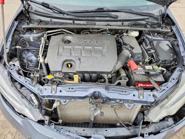 2014 TOYOTA COROLLA — Engine bay