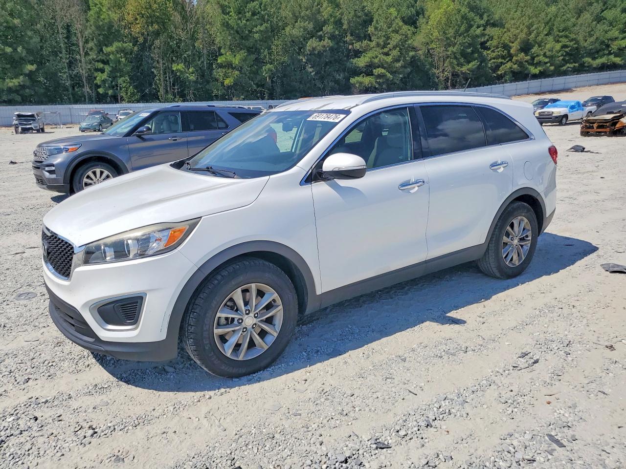 2016 KIA SORENTO L / LX — Front 3/4
