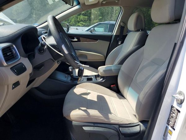 2016 KIA SORENTO L / LX — DENT