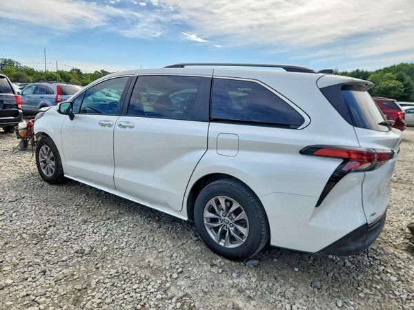 2022 TOYOTA SIENNA XLE