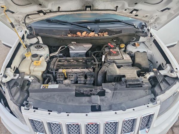 2017 JEEP COMPASS — Engine bay