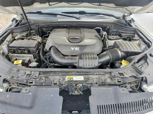 2014 DODGE DURANGO — Engine bay