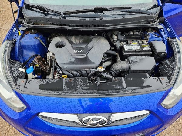 2014 HYUNDAI ACCENT — Engine bay