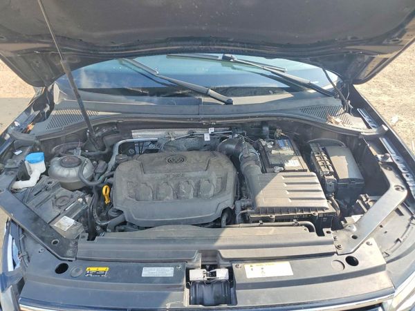 2022 VOLKSWAGEN TIGUAN — Engine bay
