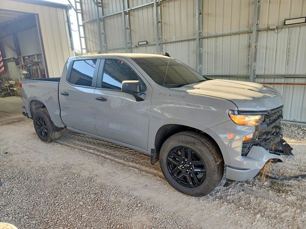 2025 CHEVROLET SILVERADO Custom — Passenger 3/4
