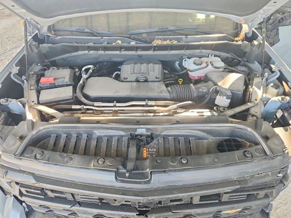 2025 CHEVROLET SILVERADO Custom — Engine bay