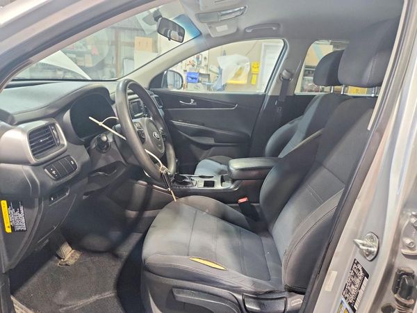 2017 KIA SORENTO — DENT