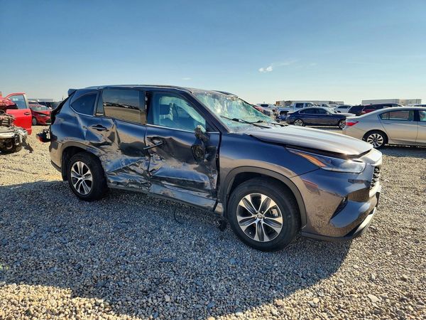 2021 TOYOTA HIGHLANDER — Passenger 3/4