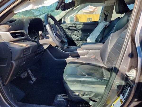 2021 TOYOTA HIGHLANDER — DENT