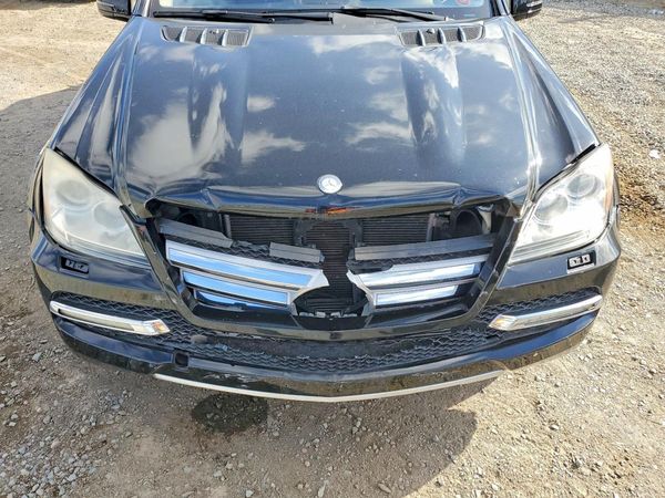 2012 MERCEDES-BENZ GL GL550 4-MATIC — Engine bay