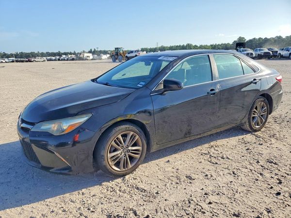 2015 TOYOTA CAMRY — Front 3/4