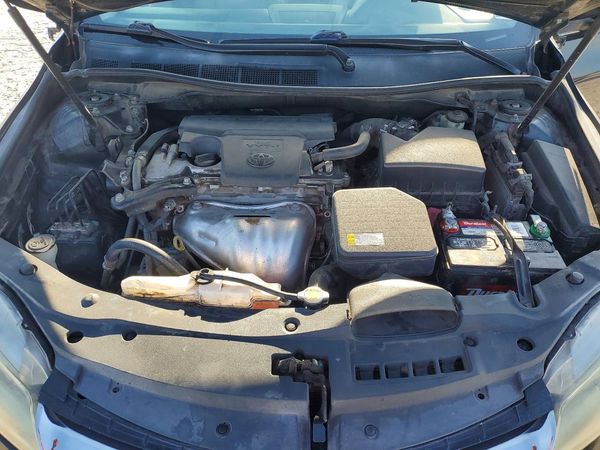 2015 TOYOTA CAMRY — Engine bay