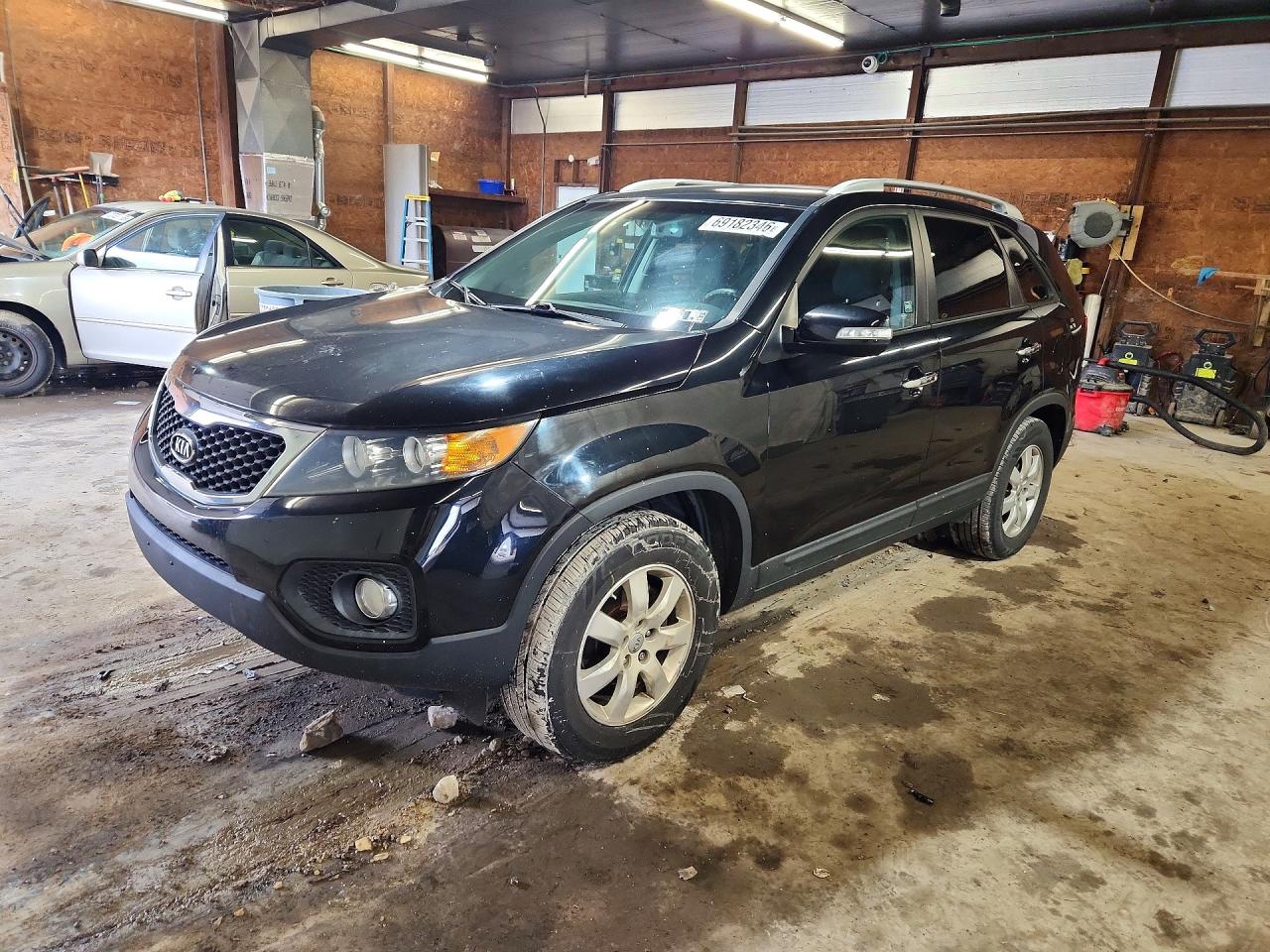 2013 KIA SORENTO Base / LX — Front 3/4