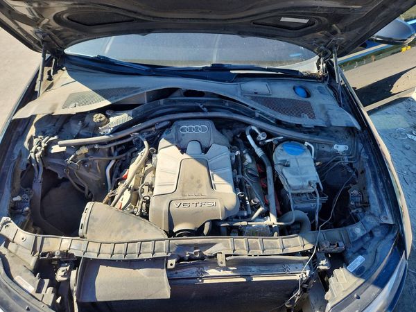 2012 AUDI A6 — Engine bay