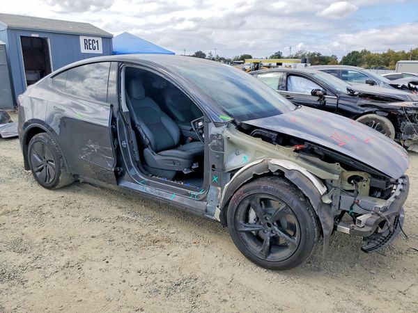 2026 TESLA MODEL Y — Passenger 3/4