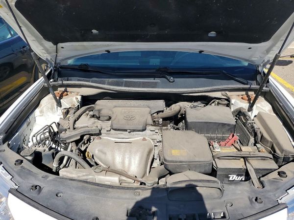 2014 TOYOTA CAMRY — Engine bay