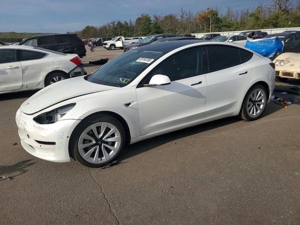 2022 TESLA MODEL 3 — Front 3/4