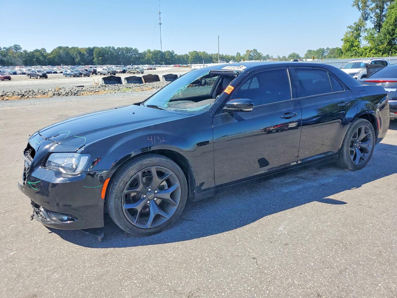 2023 CHRYSLER 300 — Front 3/4