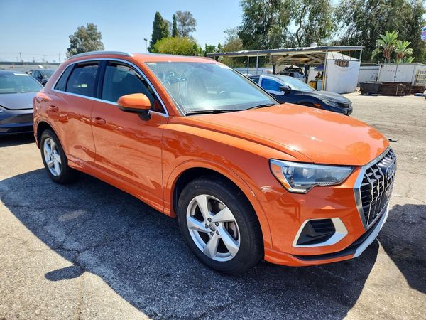 2020 AUDI Q3 quattro Premium — Passenger 3/4