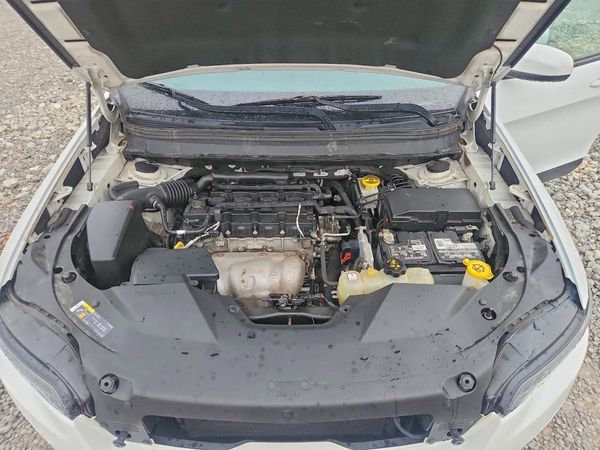 2020 JEEP CHEROKEE — Engine bay