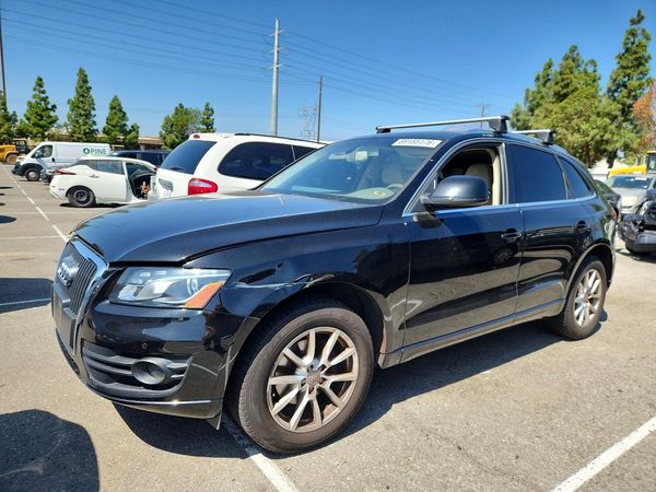 2012 AUDI Q5 Premium Plus — Front 3/4