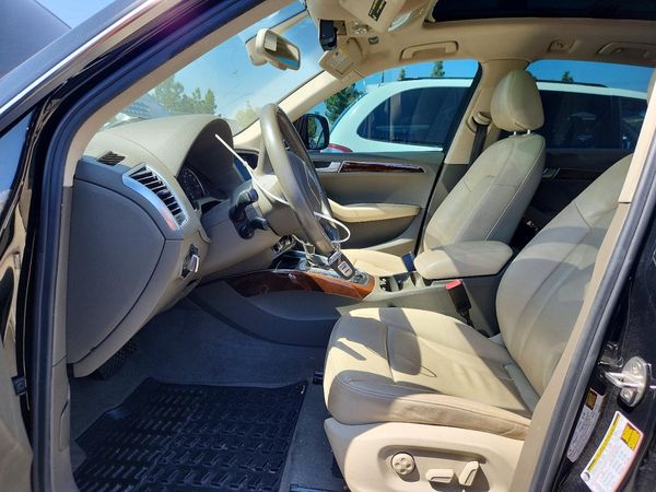 2012 AUDI Q5 Premium Plus — DENT