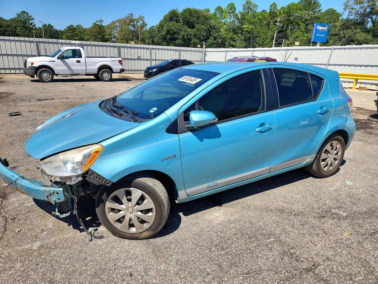 2014 TOYOTA PRIUS — Front 3/4