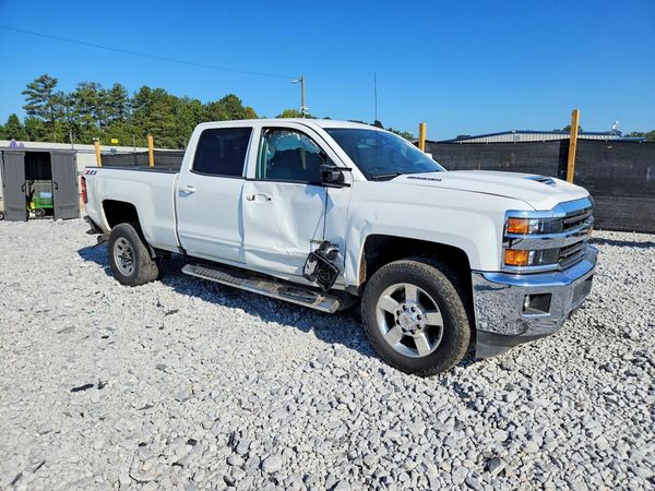 2018 CHEVROLET SILVERADO LT — Passenger 3/4