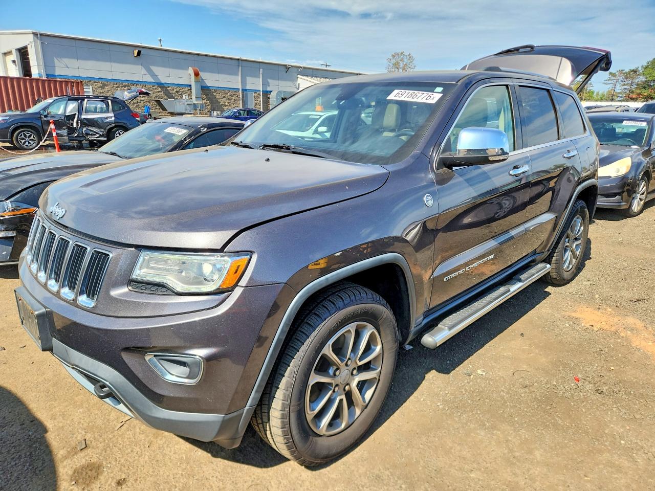 2016 JEEP GRAND CHEROKEE Limited — Front 3/4