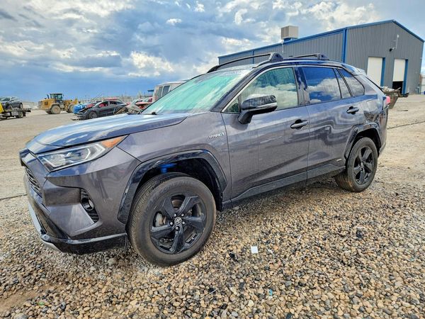 2019 TOYOTA RAV4 XSE HV 4WD — Front 3/4