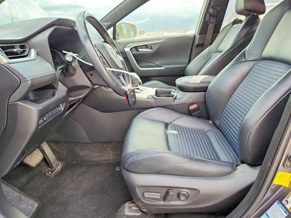 2019 TOYOTA RAV4 XSE HV 4WD — DENT