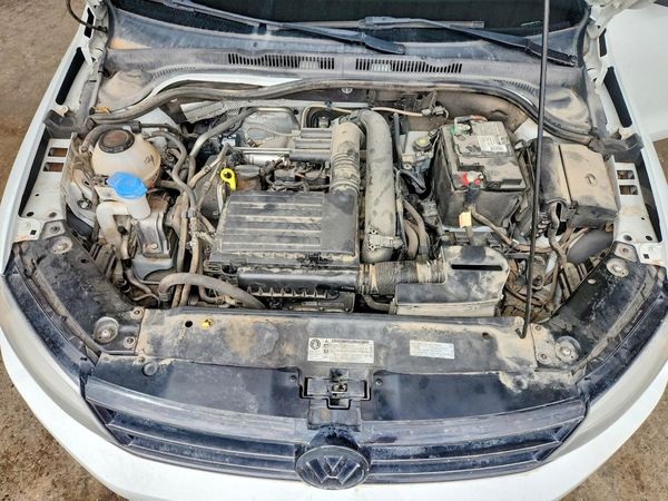 2018 VOLKSWAGEN JETTA — Engine bay