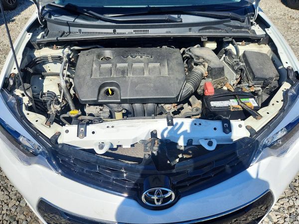 2015 TOYOTA COROLLA — Engine bay