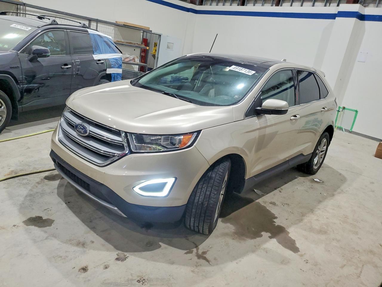 2018 FORD EDGE Titanium — Front 3/4