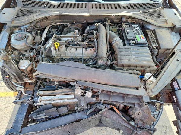 2019 VOLKSWAGEN JETTA — Engine bay