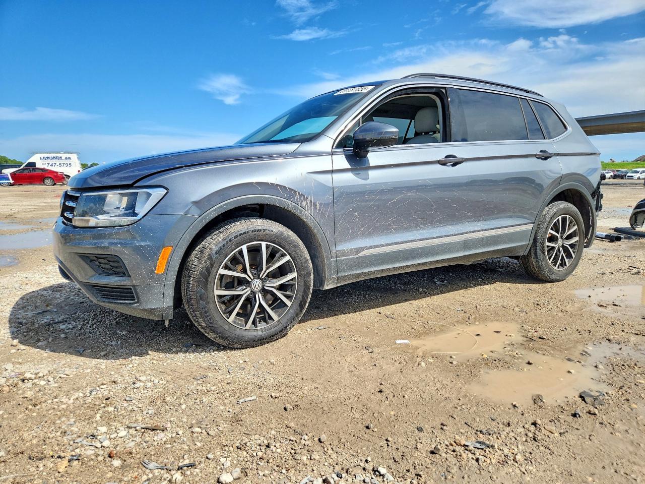 2021 VOLKSWAGEN TIGUAN — Front 3/4