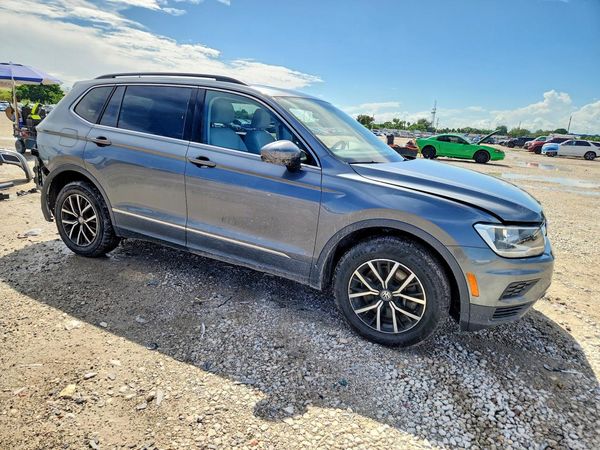 2021 VOLKSWAGEN TIGUAN — Passenger 3/4
