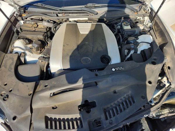 2017 LEXUS RC — Engine bay