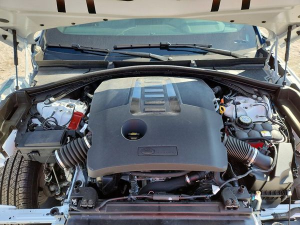 2026 LAND ROVER RANGE ROVER VELAR — Engine bay
